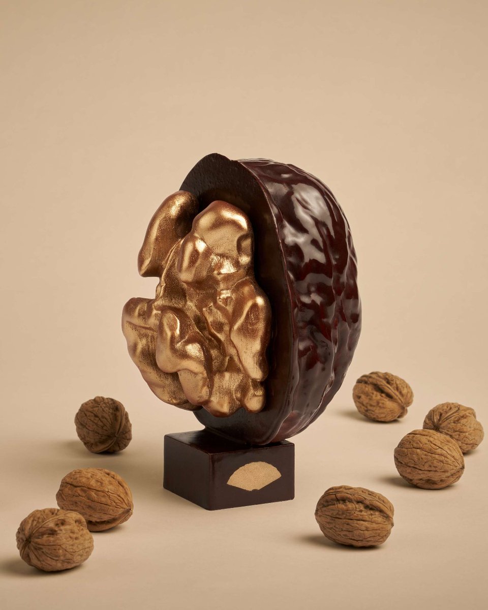 Crack open the magic of Easter with Pastry Chef Adrien Bozzolo's Walnut Egg featuring 70% dark chocolate, walnut cookies and crunchy walnut praline. 

#MandarinOrientalParis #easter #easteregg