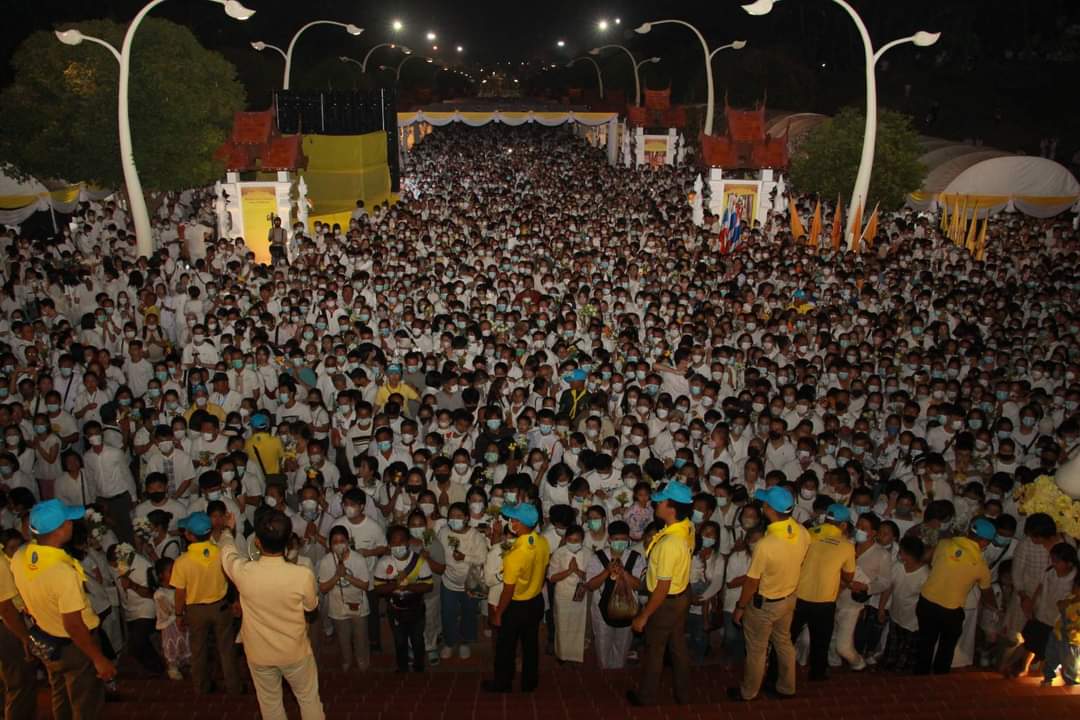 Deep devotion to the Divine connects people of #India and #Thailand. Large number of devotees visit Ho Kum Luang to pay respect to the sacred relics of Lord #Buddha & his disciples from India. Tomorrow will be last day of exposition in Chiang Mai, before the holy relics travel to