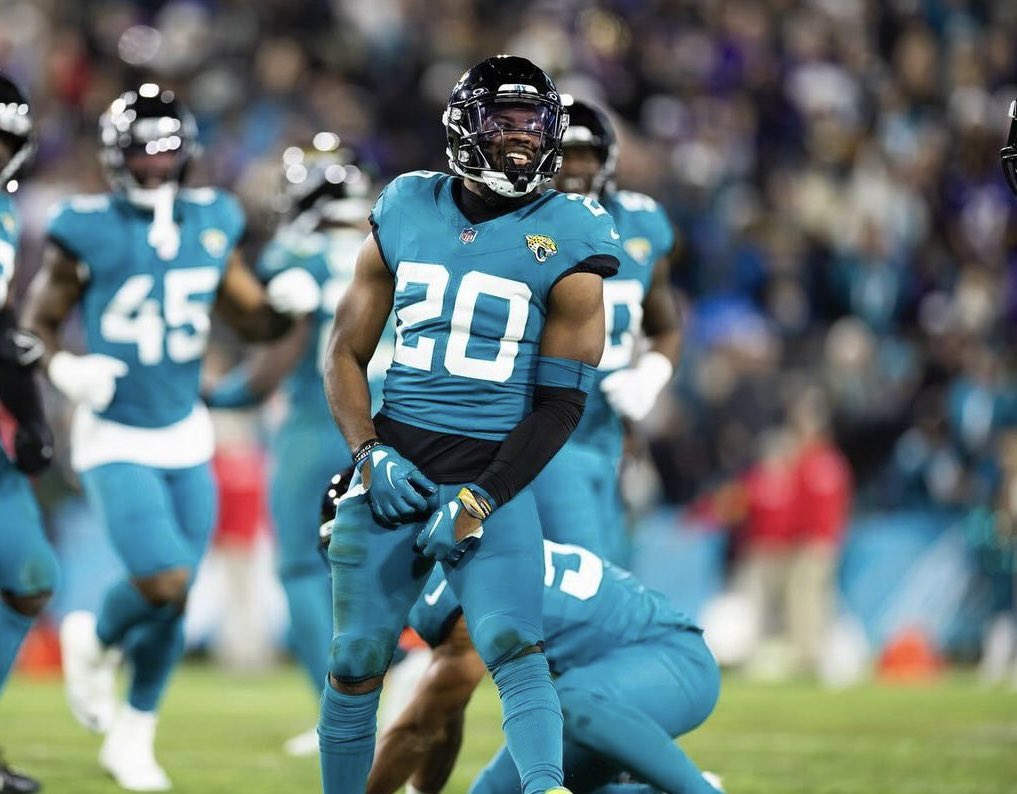 Safety Daniel Thomas is re-signing with the #Jaguars for 2 years, $4M — with potential to make up to $6M, source tells @BleacherReport.