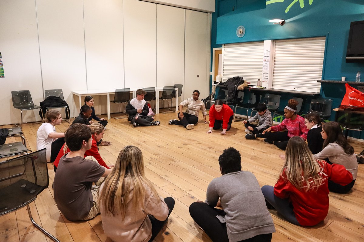 Volunteering with PEEK gives young people aged 14 – 18 years the chance to gain new skills and try out new things they might love! 🎨 This is a snippet of our creative arts training evening where the young people enjoyed visual arts, colour matching and theatre. #PEEKThrive