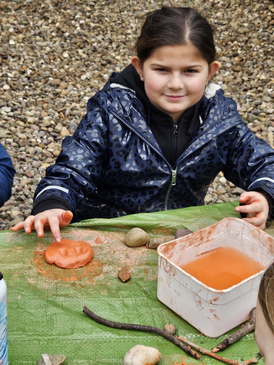 SPMVPineClass's tweet photo. We have worked so carefully this afternoon to make our iron age pots and plates! @SPMVCedar @SomersPark4EM @SomersPark4MF https://t.co/D65Ak4Fg6K