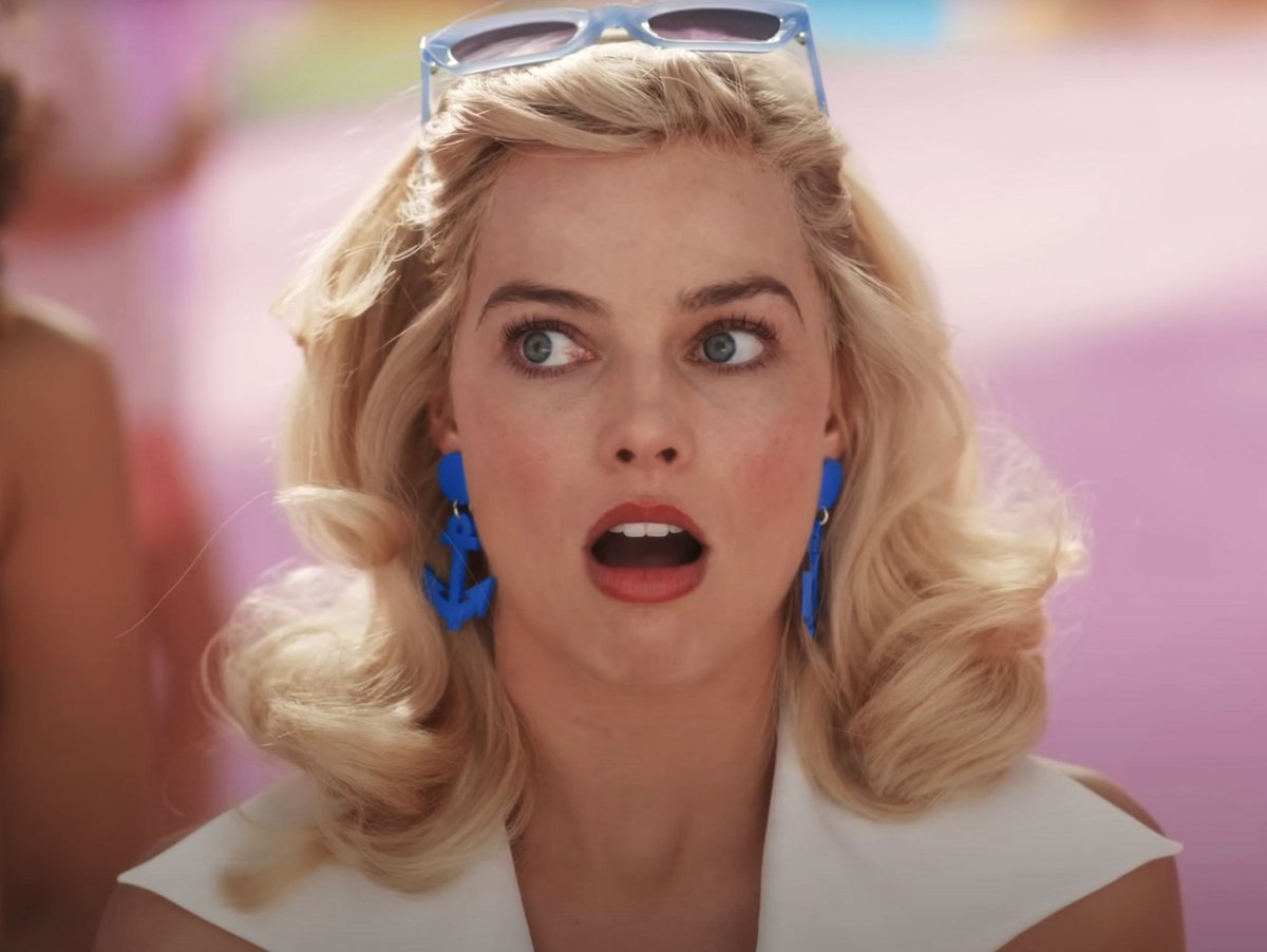 Variety's tweet image. Zack Snyder says "more people probably saw ‘Rebel Moon’ than saw ‘Barbie’ in the theater, right?”

"Say right now it's almost at 90 million views, right? 80 to 90 million accounts turned it on, give or take. [Netflix] assumes two viewers per screening. That’s like 160,000,000…