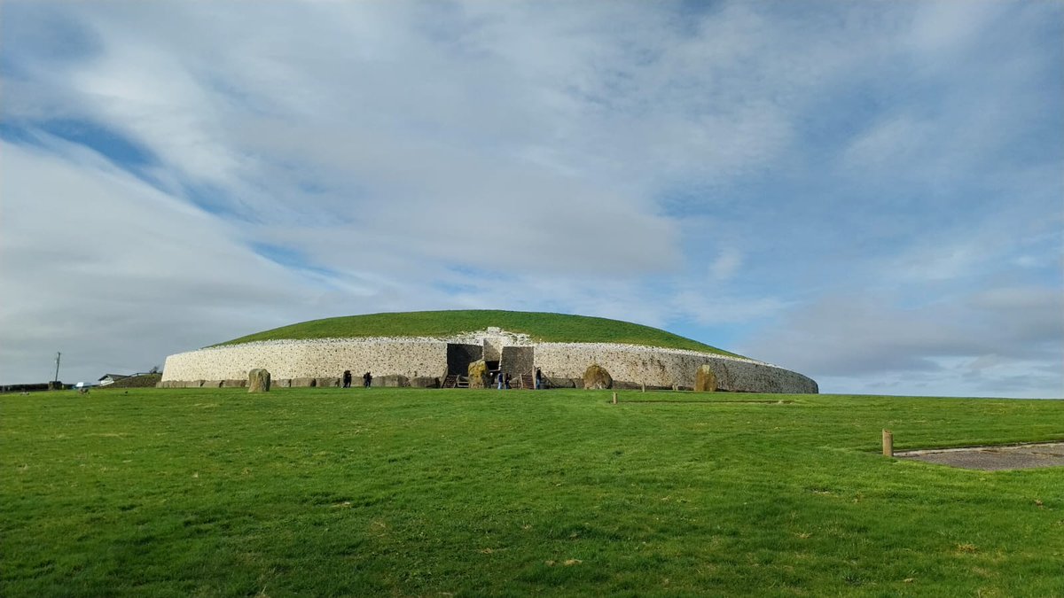 #Newgrange☘️📷 John
#keepdiscovering #spring #greengreengrass #springishere #springsunshine☀️