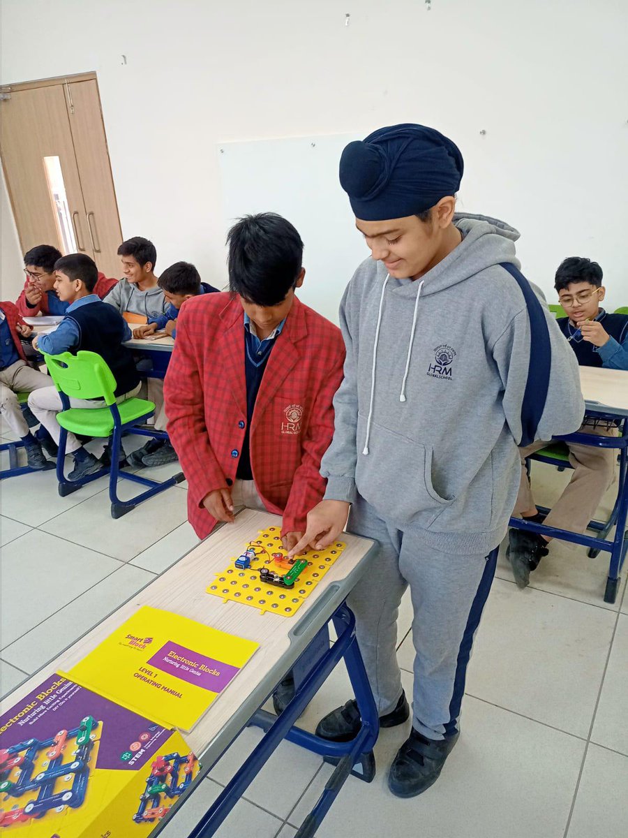 stemrobo's tweet image. The future is looking bright with these young minds exploring the world of STEM. 🌟 It's impressive what they can achieve when given the right tools and resources!
#roboticscentreforkids #AIforSchools #newacademicyear
#aimtoinnovate #innovation #creativity #learning