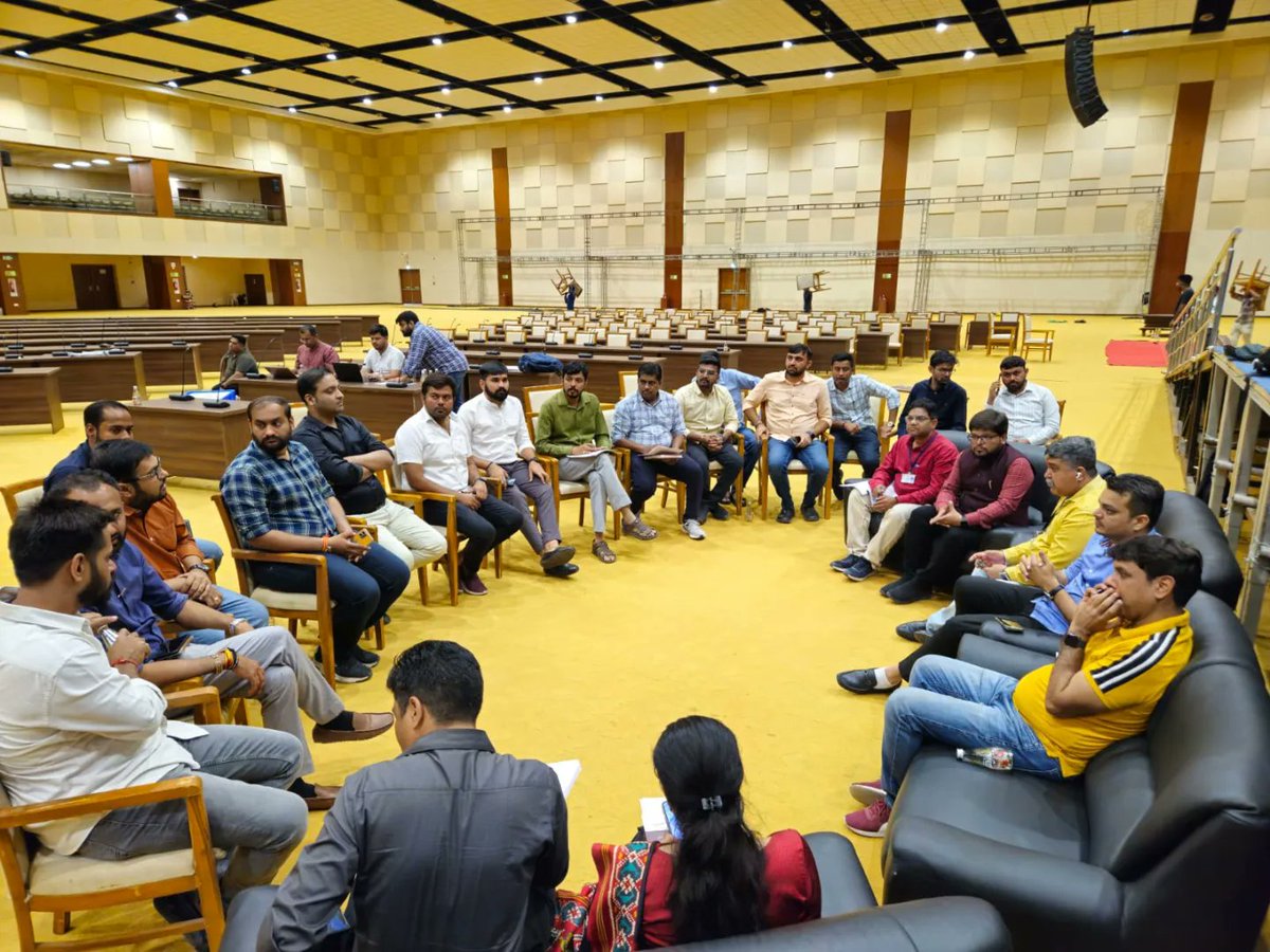 ikaushaldave's tweet photo. Conducted a review round of the Youth Parliament Preparation. 

Excited to see how the next generation will take a keen interest in shaping our nation's future. Looking forward to seeing their ideas and passion come to life in the Youth Parliament sessions. https://t.co/jy573ByLdj