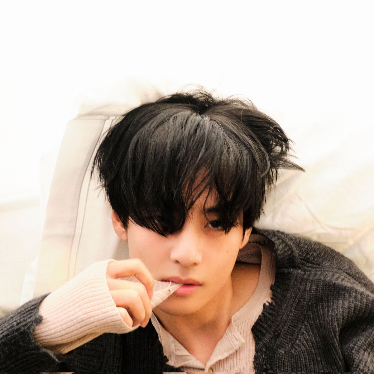 เรื่องถ่ายแบบไว้ใจเหอะ ก้กัดเสื้อไปเลยตามประสาคนเริ่ด