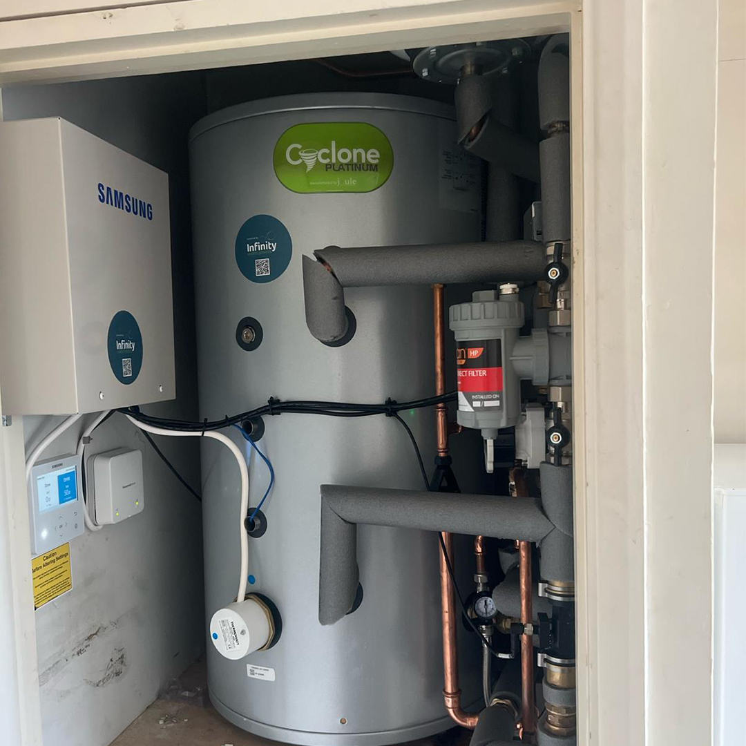 infinityenergy0's tweet photo. Heat Pump installations are full speed ahead at the moment!
Have a look at yet another great install from our heat pump engineers. 
Looking to heat your home and water super-efficiently?
Contact us today to get your bespoke heat pump system from only £2,000, fully installed
#ashp https://t.co/gqooC2Aw5a