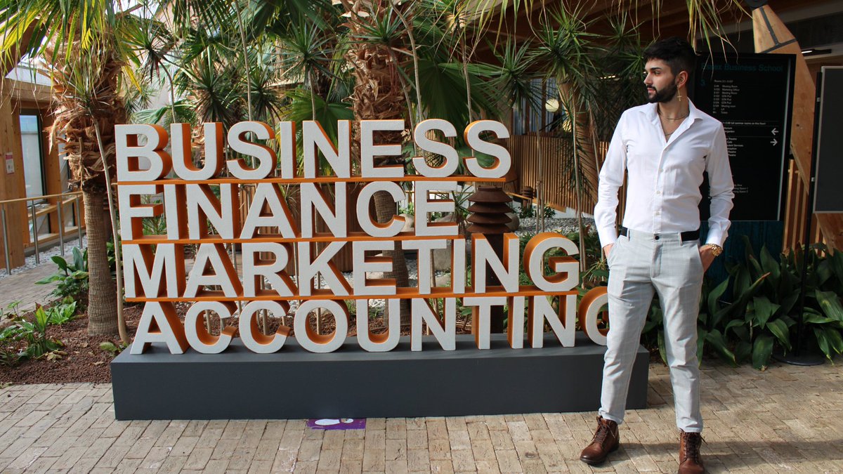 Why choose to study Business Management at University? For Michael, he knew that university would be the gateway to pursuing his dream of becoming a leader. Read the full blog: brnw.ch/21wHF4r #EssexBusinessSchool #Undergrad #BusinessStudy