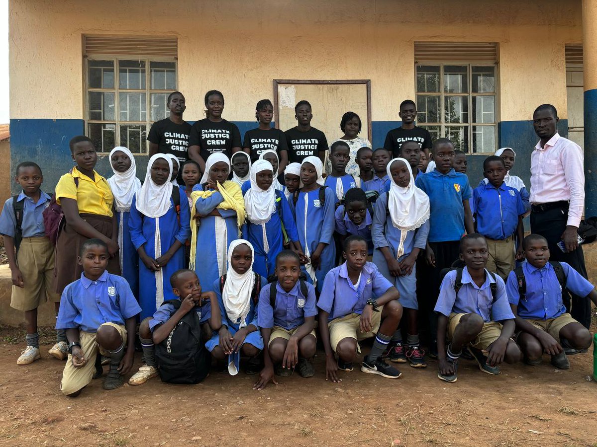 c_j_crew's tweet photo. 🛎 This month we collaborated with @PlantForMyFutur and @HHHinitiative to organize a #climatechange workshop and tree-planting activity at Kiwango UMEA primary school in Uganda.
We educated pupils of P.4 &amp; P.5 about the importance of protecting our #climate and biodiversity.

🧵1 https://t.co/L8ID5RVw0r
