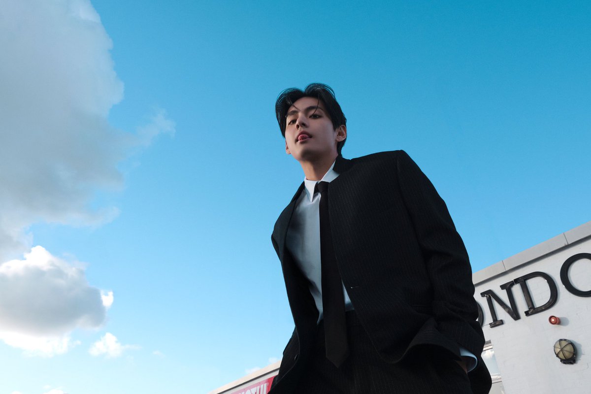 kthtrads's tweet image. Fotos conceptuales #1 de Taehyung para su próximo sencillo digital “FRI(END)S”.

1/2

FRIENDS BY V PHOTO 1 
#FRI_END_S_ConceptPhoto1