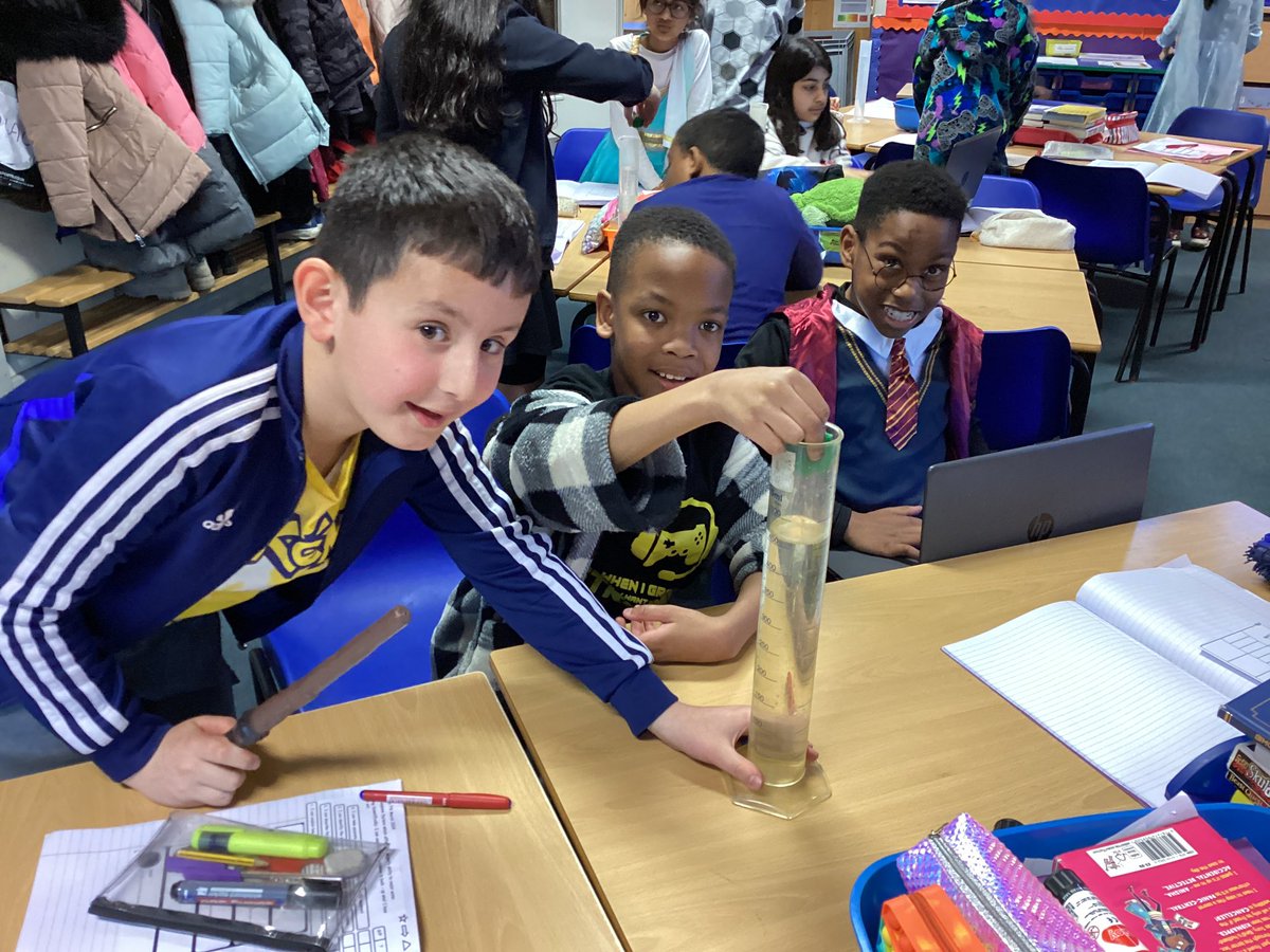 chadvaleprimary's tweet photo. #CVCutts #CVScience We are experimenting this afternoon; discovering which shapes are more streamlined. @DevelopExperts https://t.co/xwkx738rDf
