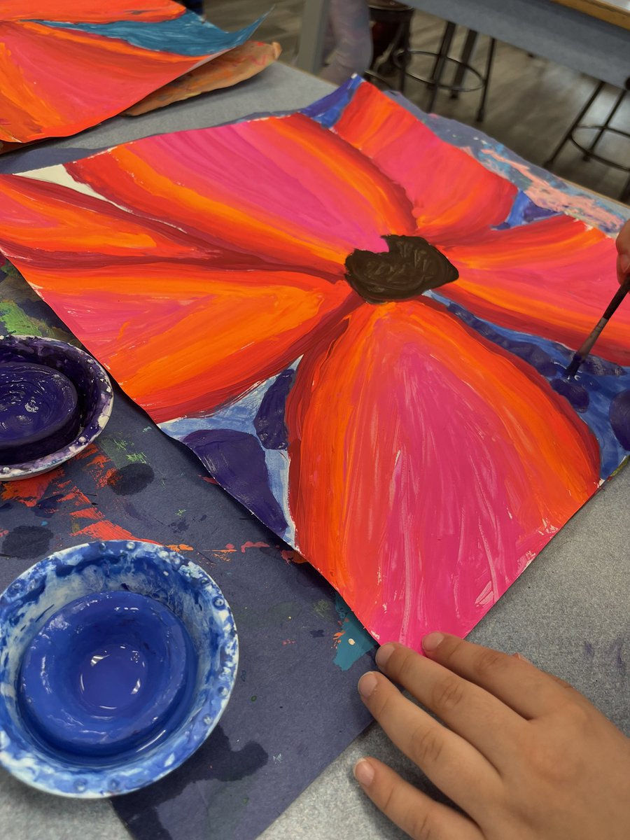 CBPaintPaper's tweet image. L❤️VING these Georgia O’Keeffe inspired poppy flowers by 3rd grade. 🌺 #wearebethpage #elementaryart