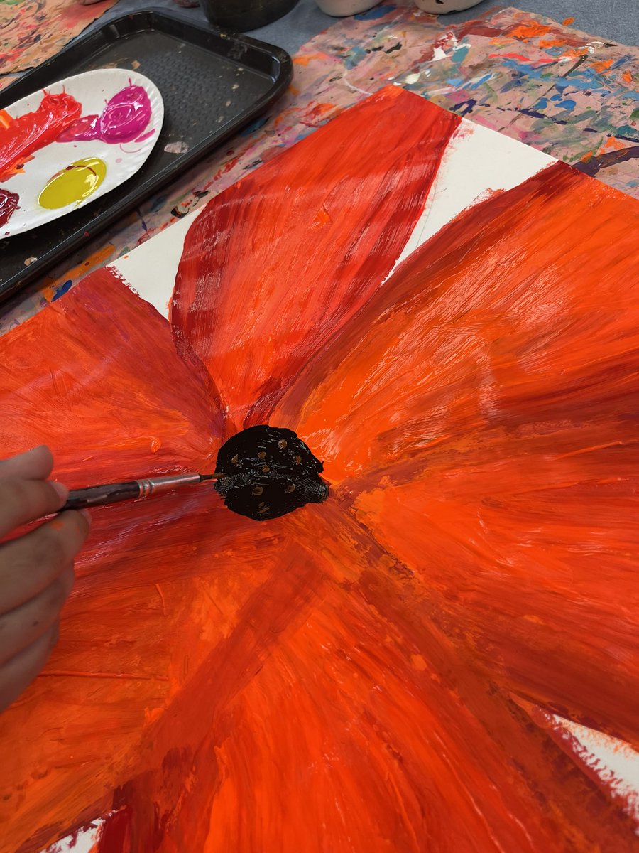 CBPaintPaper's tweet image. L❤️VING these Georgia O’Keeffe inspired poppy flowers by 3rd grade. 🌺 #wearebethpage #elementaryart