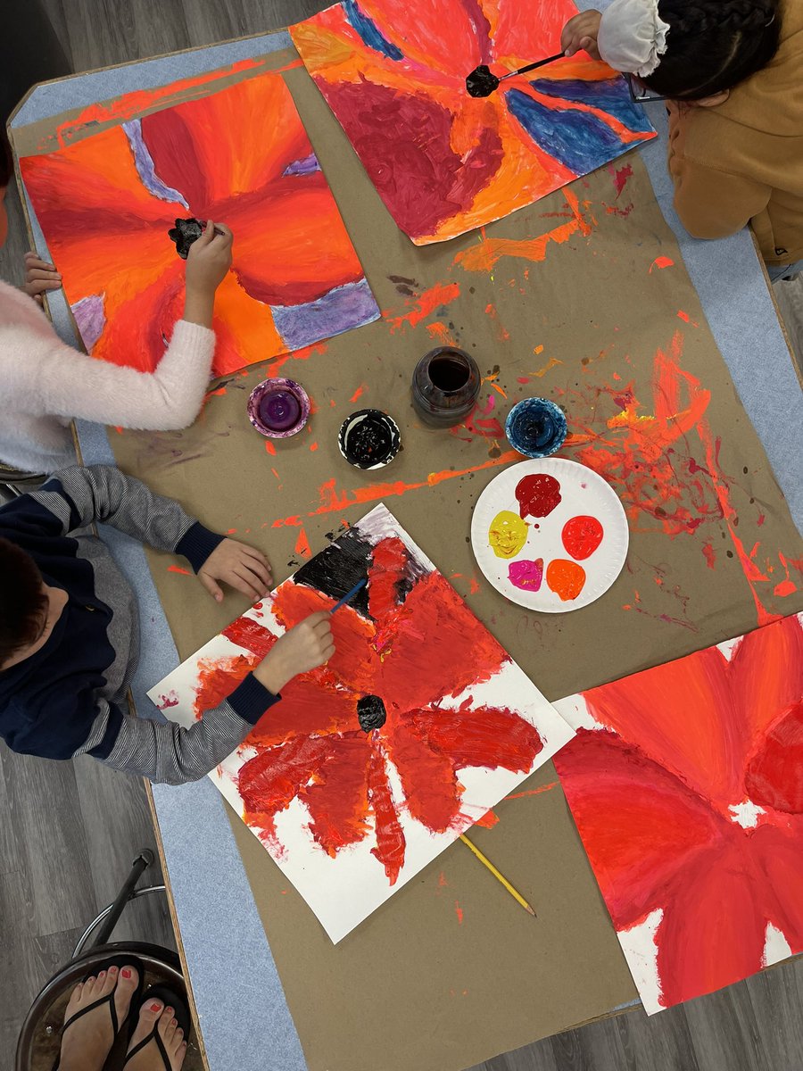L❤️VING these Georgia O’Keeffe inspired poppy flowers by 3rd grade. 🌺 #wearebethpage #elementaryart