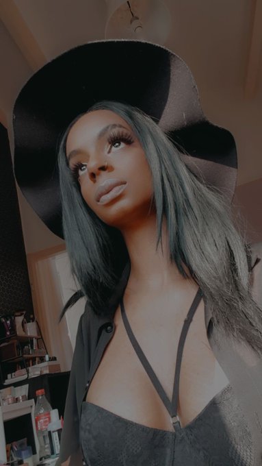 How are you not worshipping the ground I walk on ? Don't you know whats good for you pet 😏  Findomnl