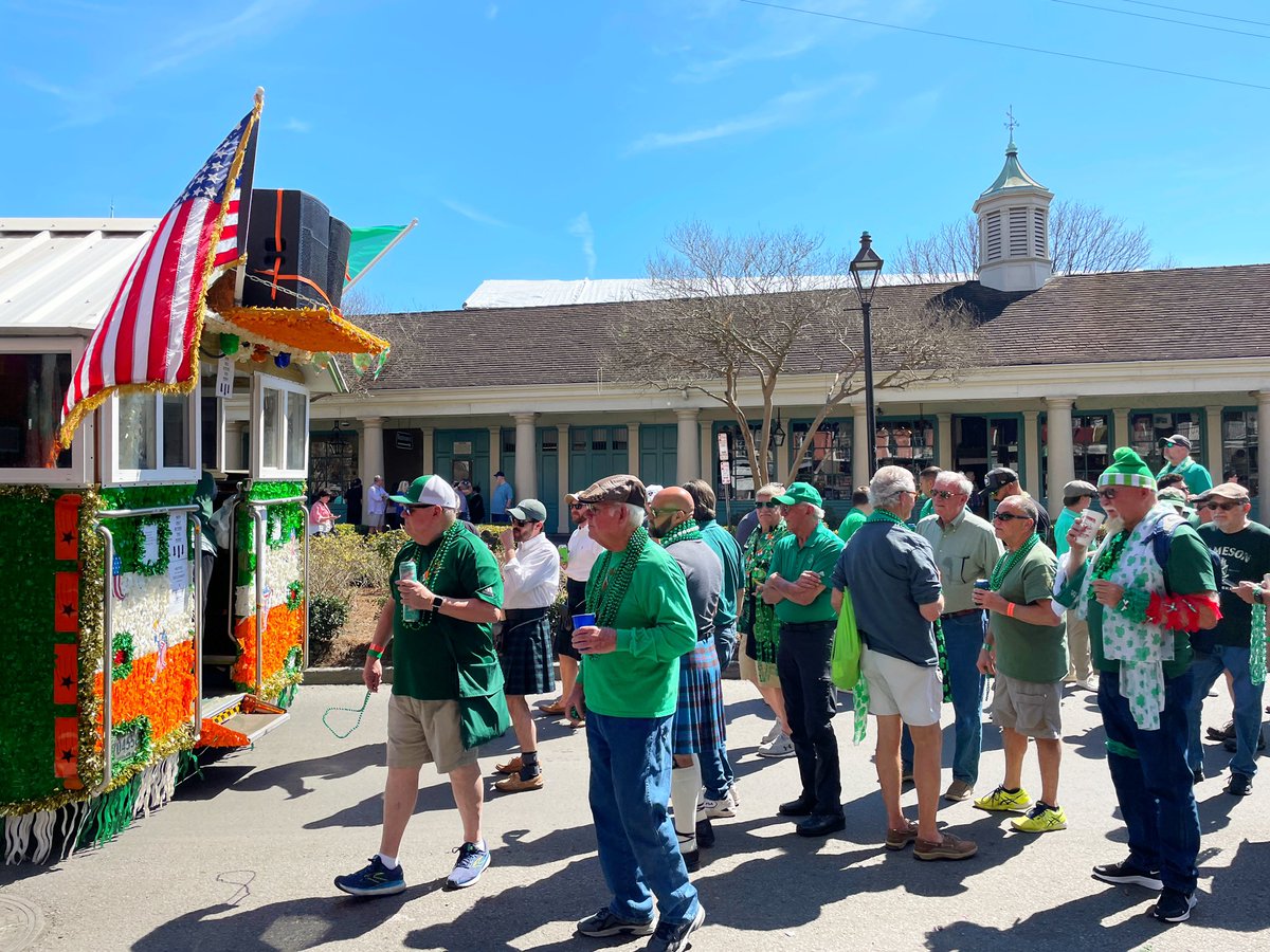 DavidMora's tweet photo. Throwback Thursday: @IrishChanParade Practice March throughout the years ☘️🍺🇮🇪
#IrishChannelParade #NewOrleans #PracticeMarch #TBT https://t.co/LttMVqOTjY