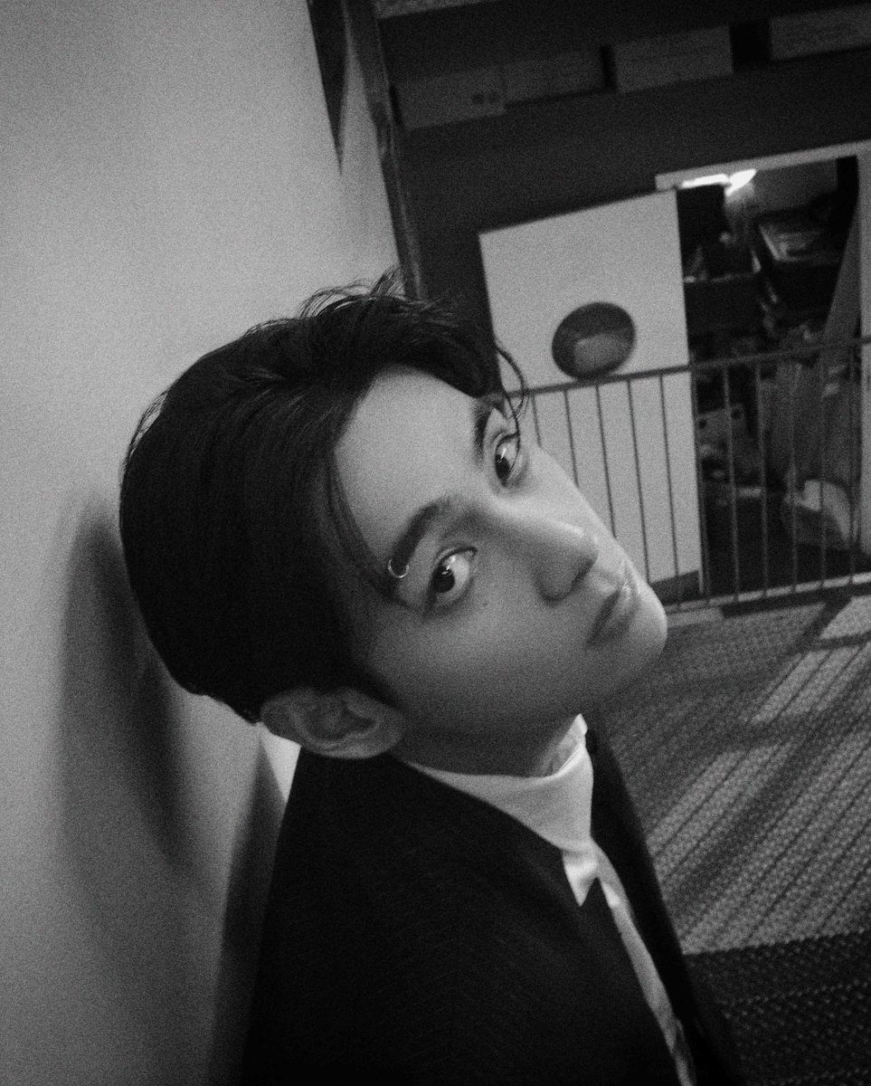 archivefortae's tweet image. THE EYEBROW PIERCING??!!