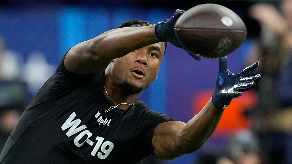 In the wake of the NFL Scouting Combine, @MoveTheSticks updates his prospect rankings for the 2024 NFL Draft, with shake-ups at two loaded positions: WR and OT. Plus, a pair of QBs vault up the board. Check out the full rundown, 1-50. nfl.com/news/daniel-je…