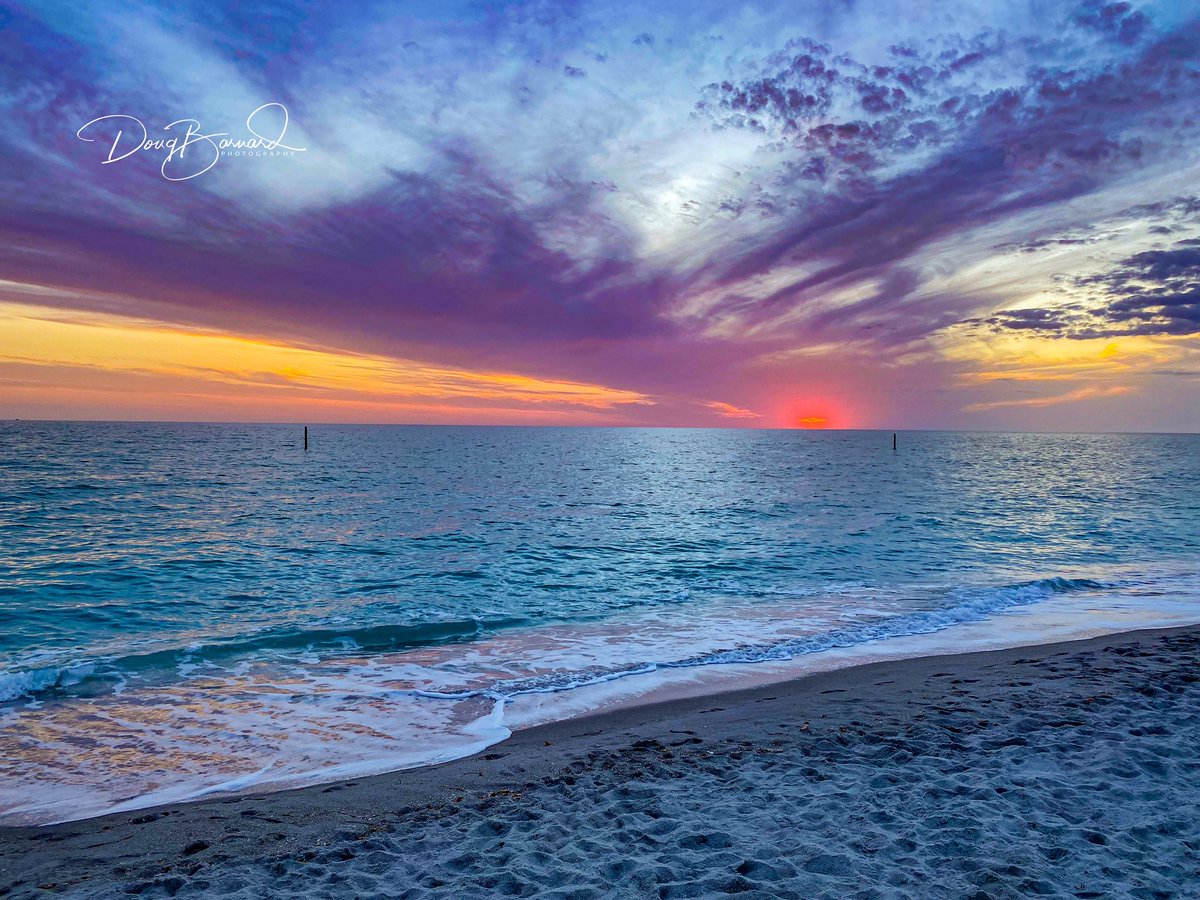 Gulf Coast sunset on Manasota Beach, FL

#gulfcoast #florida #usa #sunset #iphonephoto #potd #exploreflorida #exploreUSA