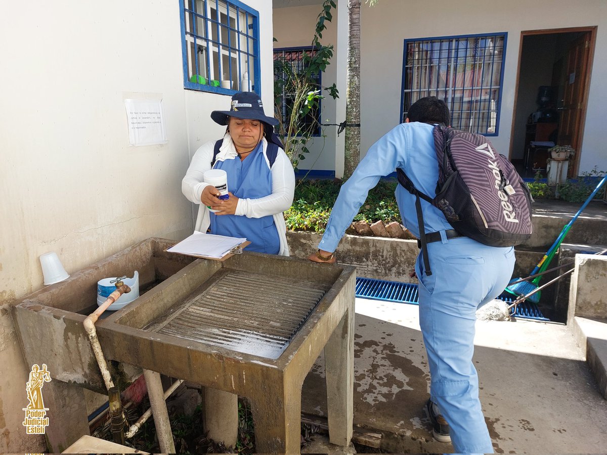 PJEsteli's tweet photo. Brigadas de Ministerio de Salud realizan jornada de abatización y fumigación en el Complejo Judicial de #Esteli, con el objetivo de evitar el aumento de 🦟 zancudos y así 🛡️ proteger de enfermedades a los usuarios y servidores públicos que visitan las instalaciones judiciales. https://t.co/UdM48Rk0HA