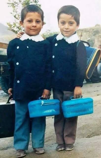 Bu iki kardeş, arkadaş, sıra arkadaşı arasında işe girişte 1 gün 1 ay 1 yıl fark varsa emeklilikte fark nasıl 17 sene olur. 

Akla, mantığa, anayasaya, vicdana her ne derseniz adına farketmez bunun bir izahı var mı olabilir mi❓ 

Nasıl bir adaletsizliğe nasıl bir haksızlığa imza