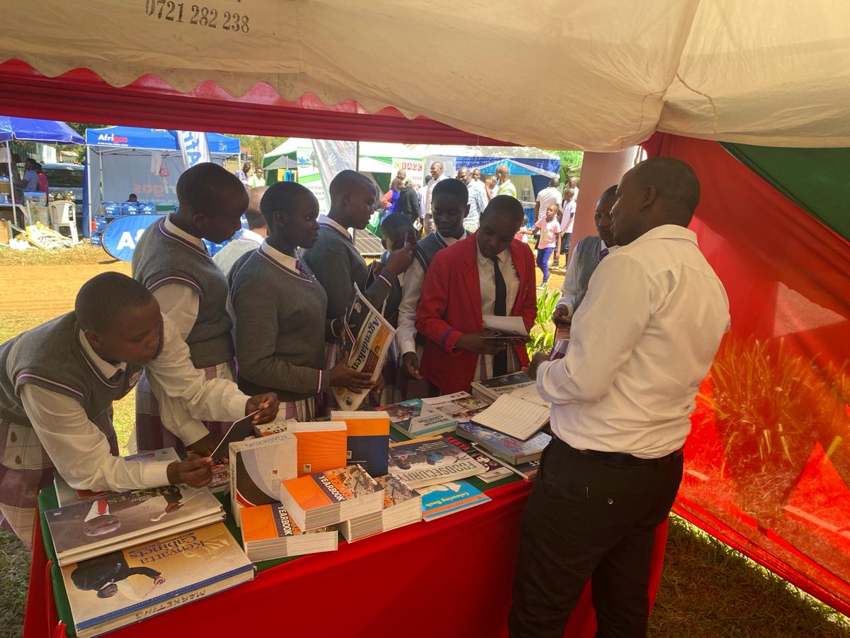 Kenyayearbook's tweet photo. Engaging with the leaders of tomorrow about the past and the present! 

The team of students sampled KYEB products on various government achievements, programs and opportunities at the Eldoret @AgriSocietyOfKe  Show.
@MoICTKenya https://t.co/u0bJiVeyEk