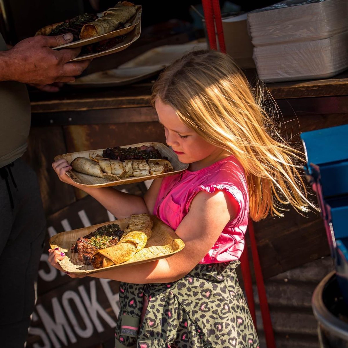 BarrelFoodFest's tweet photo. 𝗢𝗽 𝗰𝘂𝗹𝗶𝗻𝗮𝗶𝗿𝗲 𝗼𝗻𝘁𝗱𝗲𝗸𝗸𝗶𝗻𝗴𝘀𝗿𝗲𝗶𝘀 𝘁𝗶𝗷𝗱𝗲𝗻𝘀 𝗵𝗲𝘁 𝗣𝗶𝗻𝗸𝘀𝘁𝗲𝗿𝘄𝗲𝗲𝗸𝗲𝗻𝗱 𝗶𝗻 𝗘𝗺𝗺𝗲𝗻

Tijdens het Pinksterweekend kun je van vrijdag 17 t/m maandag 20 mei in EMMEN genieten van exotische lekkernijen tot hartverwarmende klassiekers. #emmen https://t.co/tYxHP0rEm0