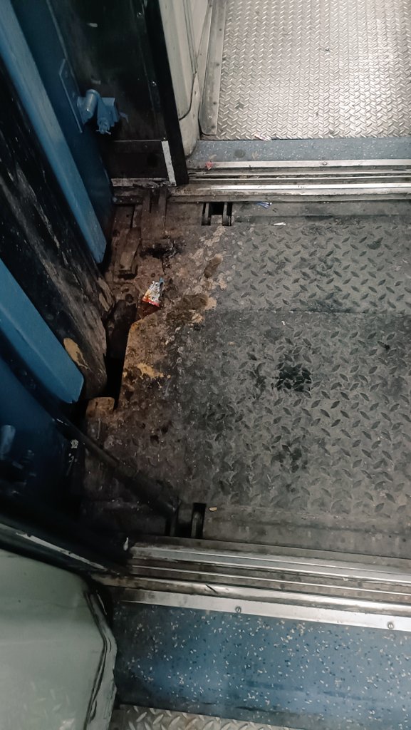 saurabh_punia's tweet image. I travelled from kanpur to Banaras train no. 15003 on 07.03.24 the cleanliness in and near the washroom is very disgusting. This is the real condition of Indian railway. please see this  worst condition
@indianrailway__ 
@CMOfficeUP
@AshwiniVaishnaw 
@RailMinIndia
@GovernorofUp