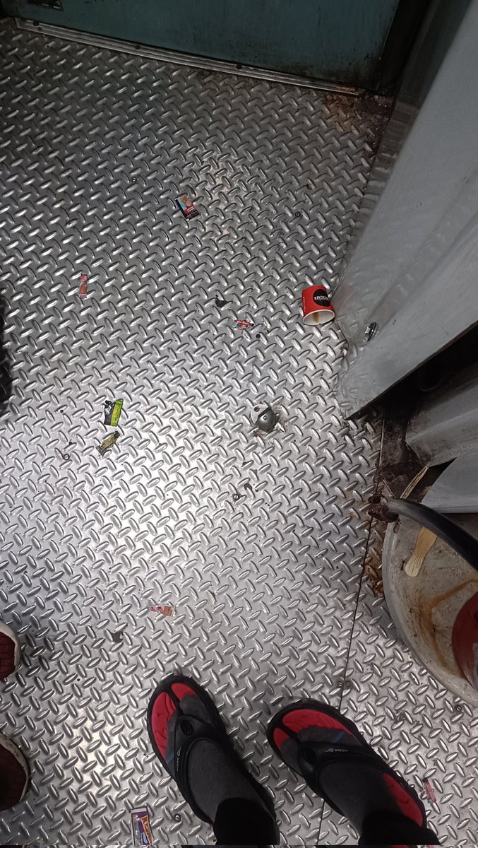 saurabh_punia's tweet image. I travelled from kanpur to Banaras train no. 15003 on 07.03.24 the cleanliness in and near the washroom is very disgusting. This is the real condition of Indian railway. please see this  worst condition
@indianrailway__ 
@CMOfficeUP
@AshwiniVaishnaw 
@RailMinIndia
@GovernorofUp