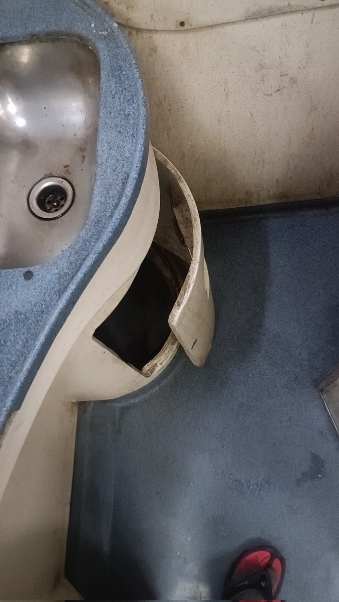 saurabh_punia's tweet image. I travelled from kanpur to Banaras train no. 15003 on 07.03.24 the cleanliness in and near the washroom is very disgusting. This is the real condition of Indian railway. please see this  worst condition
@indianrailway__ 
@CMOfficeUP
@AshwiniVaishnaw 
@RailMinIndia
@GovernorofUp