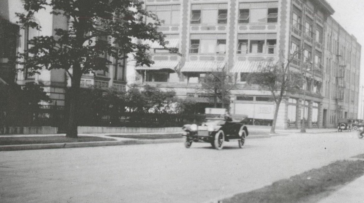 In 1909, Buick erected a four-story building at 2035 S. Calumet Ave for wholesale activities, warehousing, & housing offices. From Chicago’s Historic Prairie Avenue by Bill Tyre. #Chicago #GildedAge