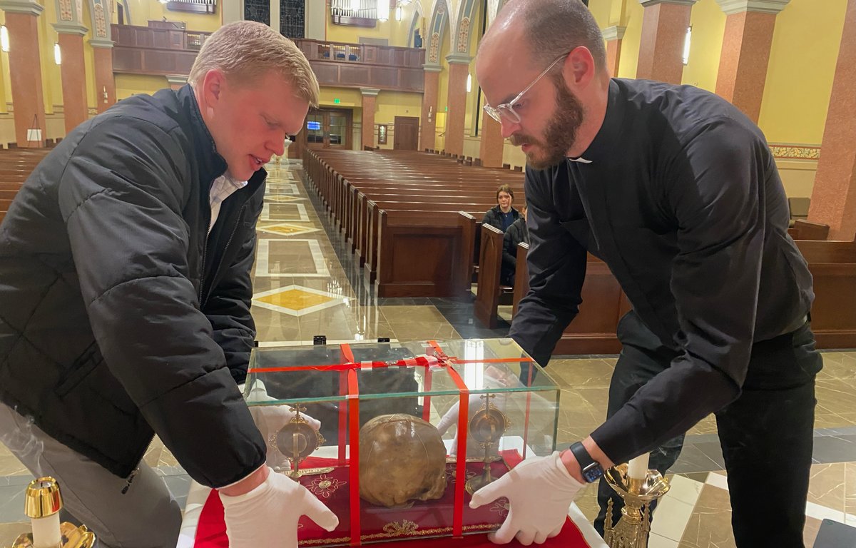 The Skull of St. Jean de Brébeuf Tours the US: Packed in a Volkswagen manned by three #Jesuit priests, the relic is making its way across the country. ow.ly/ox1C50QNCTZ