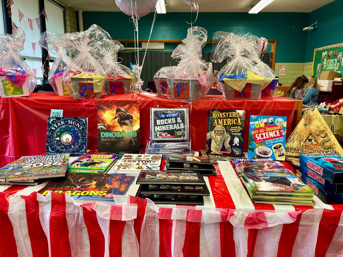 SMFSchools's tweet image. It’s PTA Scholastic Book Fair time at Woodland Elementary! #RighttoReadWeek 📚