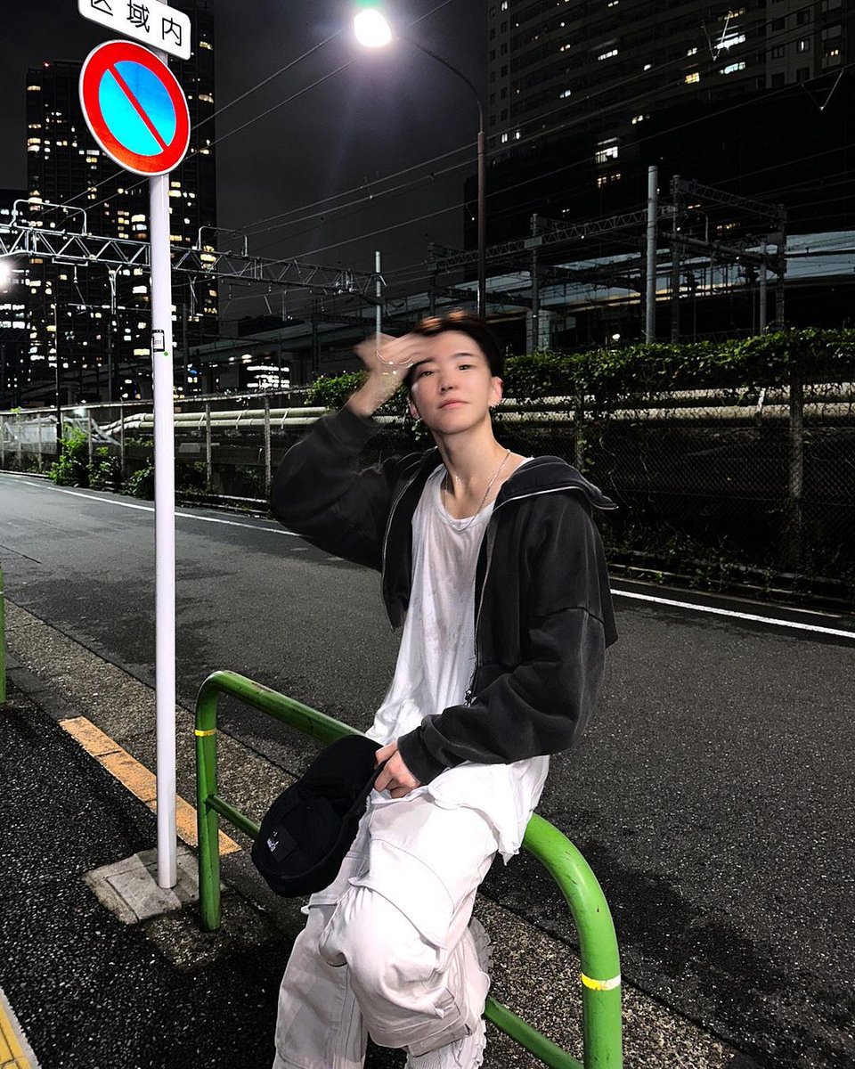 6개월 권 #권유사 

-

오늘은 국대남친 말고,
청첩장 모임 간 예비신부 데리러 가는 예비신랑