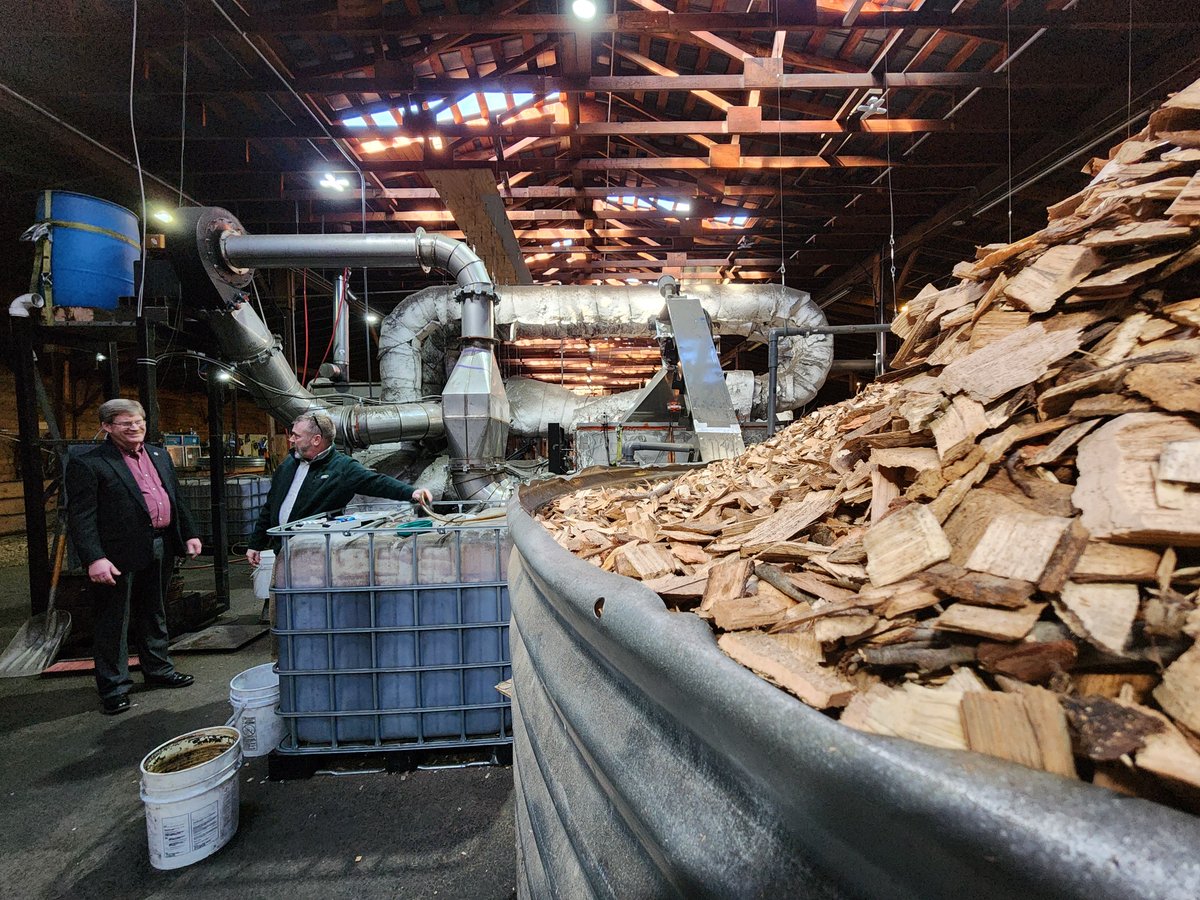 RD_NewYork's tweet image. We continue our spotlight on National Biobased Products Day &amp;amp; visit w/ Seneca Farms BioChar - in Odessa, NY.

Did you know Biochar:
✅Is made from sustainably produced biomass
✅Is produced at temps ranging from 400° - 800° C
✅Sequesters carbon

#CommitToSwitch #NBPD #Bioeconomy