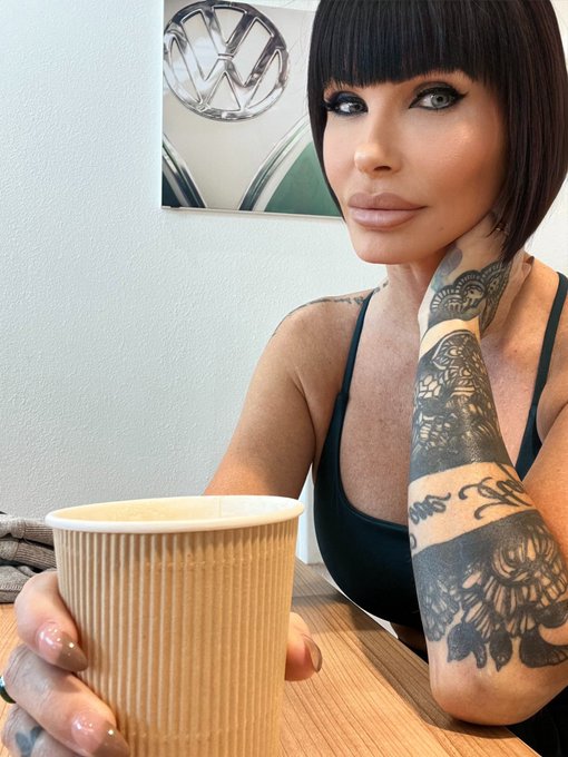 At least there&rsquo;s coffee!! ☕️ https://t.co/X1oi1zlQns<a href="/tag/family"class="tags"><span>#family</span></a><a href="/tag/goodtimes"class="tags"><span>#goodtimes</span></a><a href="/tag/weddingcrashers"class="tags"><span>#weddingcrashers</span></a><a href="/tag/lotsofla"class="tags"><span>#lotsofla</span></a>