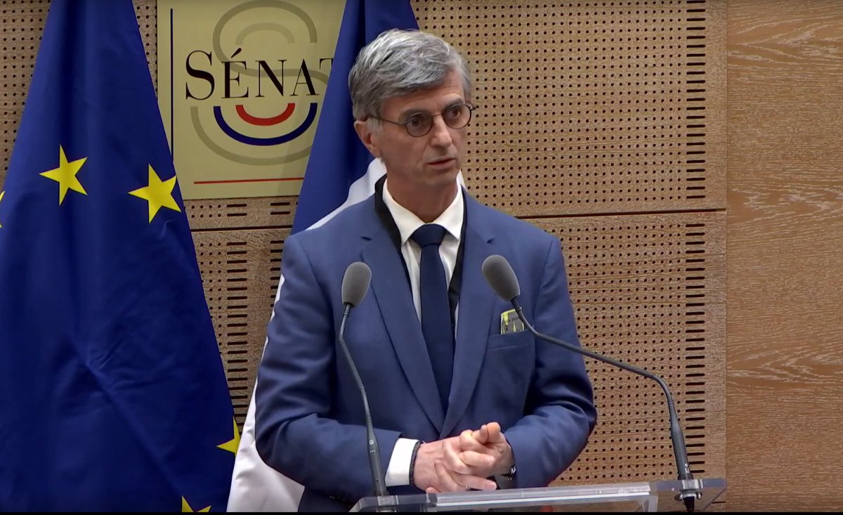 "Un homme puissant, totalement déterminé" - l'ancien membre de l'APCE <a href="/JMaireofficiel/">Jacques Maire</a>, qui a dirigé l'enquête de l'Assemblée sur l'empoisonnement d'Alexei @Navalny en 2020, témoigne de son long entretien avec Navalny à Berlin, un mois avant son retour à Moscou...