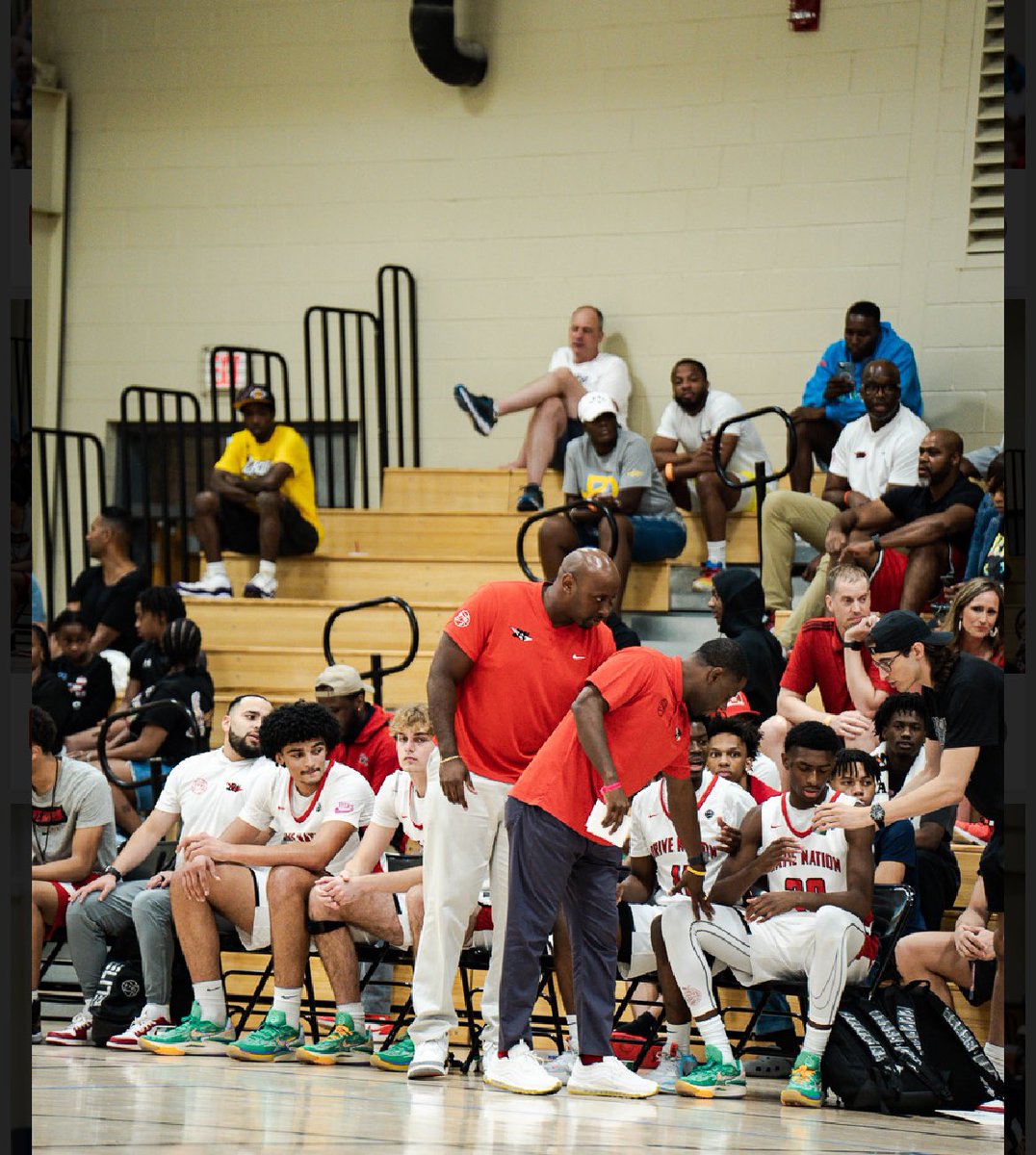 bigbook15817's tweet image. It ain’t hard to guess who I’m riding with this weekend! Out the Mud!! Let’s get it! 
@LakeRidgeHoops @amirmcmillian4 @AhmareRose @ddennis_1  #Dawgs #StateTournament #TexasHoops