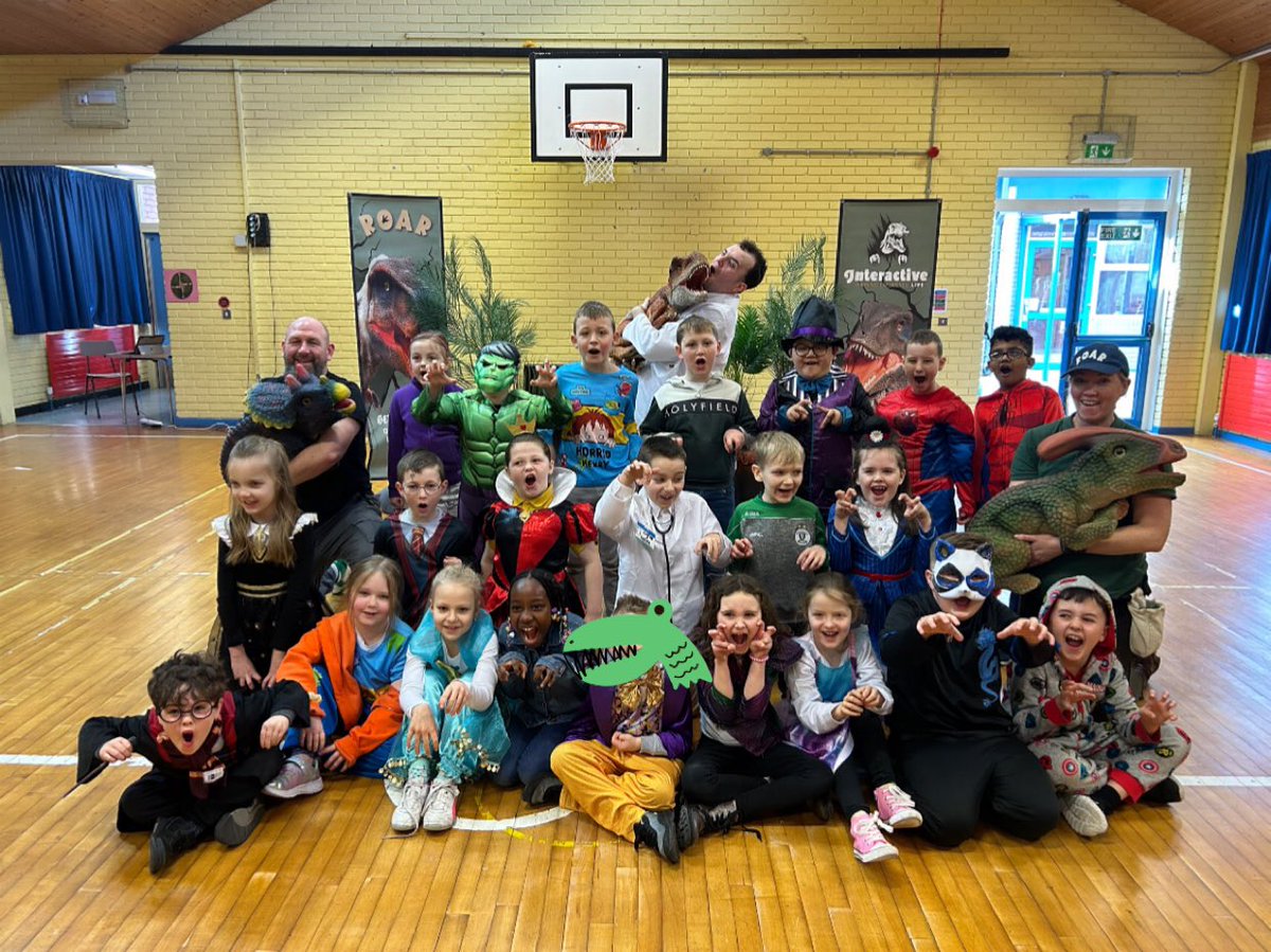 After keeping watch over a dinosaur egg this week, we had a visit from some baby dinosaurs today. That was a very exciting day with Roar Roar Dinosaur. 🦕 🦖 🥚