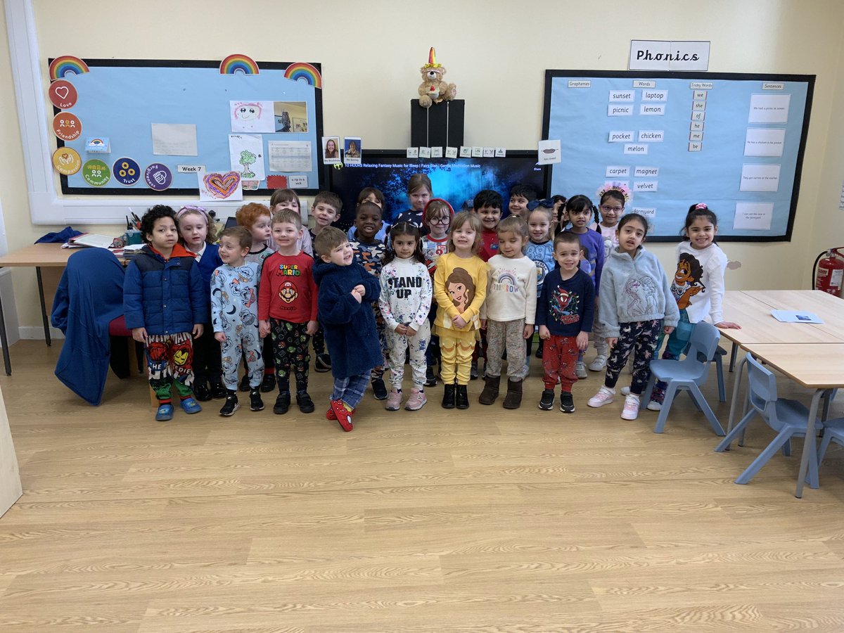 Radcliffe Hall EYFS tweet media