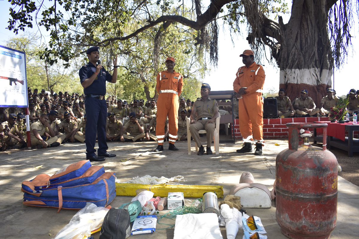 05NDRF's tweet photo. "Empowering Maharashtra Police during Fam-Ex at Jalna. Team 5NDRF spreads disaster awareness. United we prepare, resilient we stand. #DMReady #SafetyFirst"
@ANI
@sdmamaharashtra
@NDRFHq
@ndmaindia
@PIBMumbai https://t.co/HvR29LTjlb