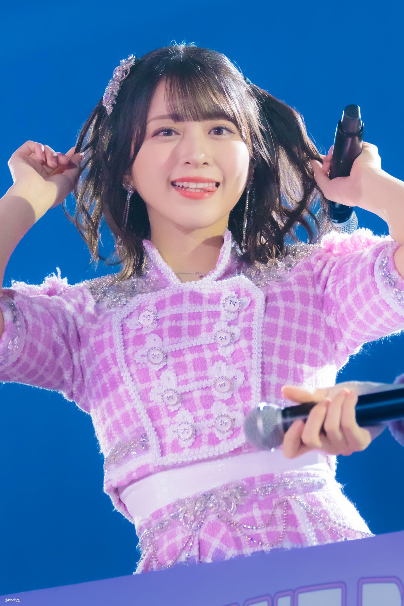 (^ ^) 佐々木舞香866ツアー座り直筆 LOVE イコラブ 生写真 赤背景1 直筆サイン 佐々木舞香 座り