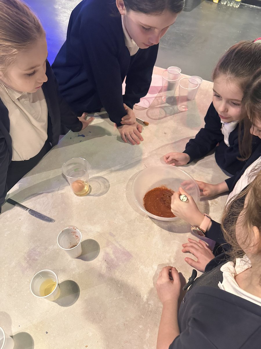 We have arrived at Magna and are having fun making paint in our solids, liquids and gases workshop🎨🖌️ @MagnaScience @ExplorifySchool