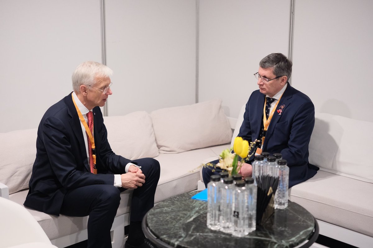 Had a very good talk with @krisjaniskarin. Our countries have excellent cooperation and we will continue at the same pace. Moldova and Latvia have the same views on peace and security in Europe and will work close towards those values.