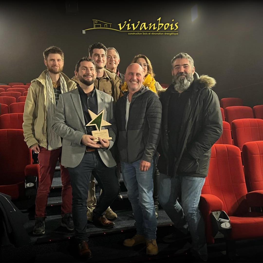 🏆 Vivanbois remporte le Coup de Cœur du public aux Trophées de l’Émergence 2024
🙏 Un immense merci à chaque votant pour votre confiance, un grand merci à nos équipes pour leurs compétences, leurs investissements personnels et leurs valeurs !
maison-en-bois-17.fr/lentreprise/