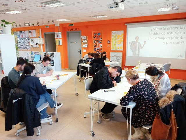 📷 Taller Mentoring en imágenes: "Resolución creativa de problemas".

Esta semana participaron en el taller diseñado y
coordinado por nuestro socio colaborador, <a href="/ramonrubio74/">Ramon Rubio</a>, Director de la Cátedra 🔝 <a href="/medialab_uniovi/">medialab_</a>.

Más info 👉lnkd.in/eTBDrrtv