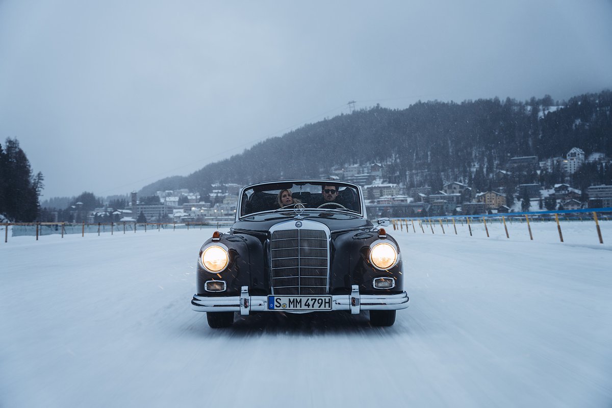 The 300 Cabriolet D (W 189) launched in 1958 with timed intake manifold injection and a heavy-duty, all-weather soft-top. It could reach 165 km/h and only 65 examples were built.

#MBclassic