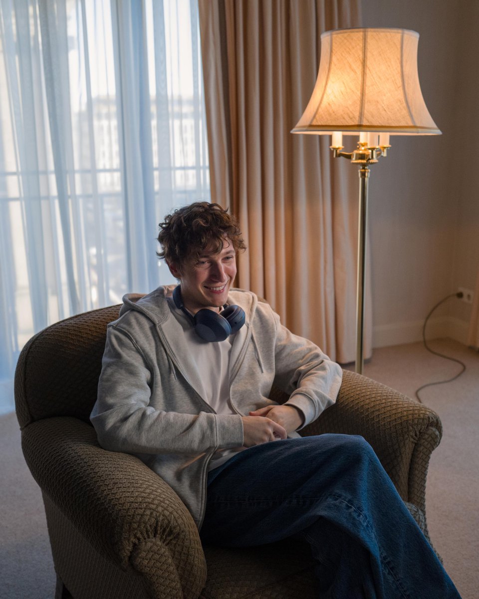 Der Soundtrack des Lebens 🎶 Die #WH1000XM5 Kopfhörer von Boaster sind ständige Begleiter des professionellen Gamers und Kapitäns des Valorant-Teams von @fnatic. 🎮🎧 #SonyCHAT #SonyAudio #DasBesteNoiseCancelling #ForTheMusic #Boaster #Fnatic