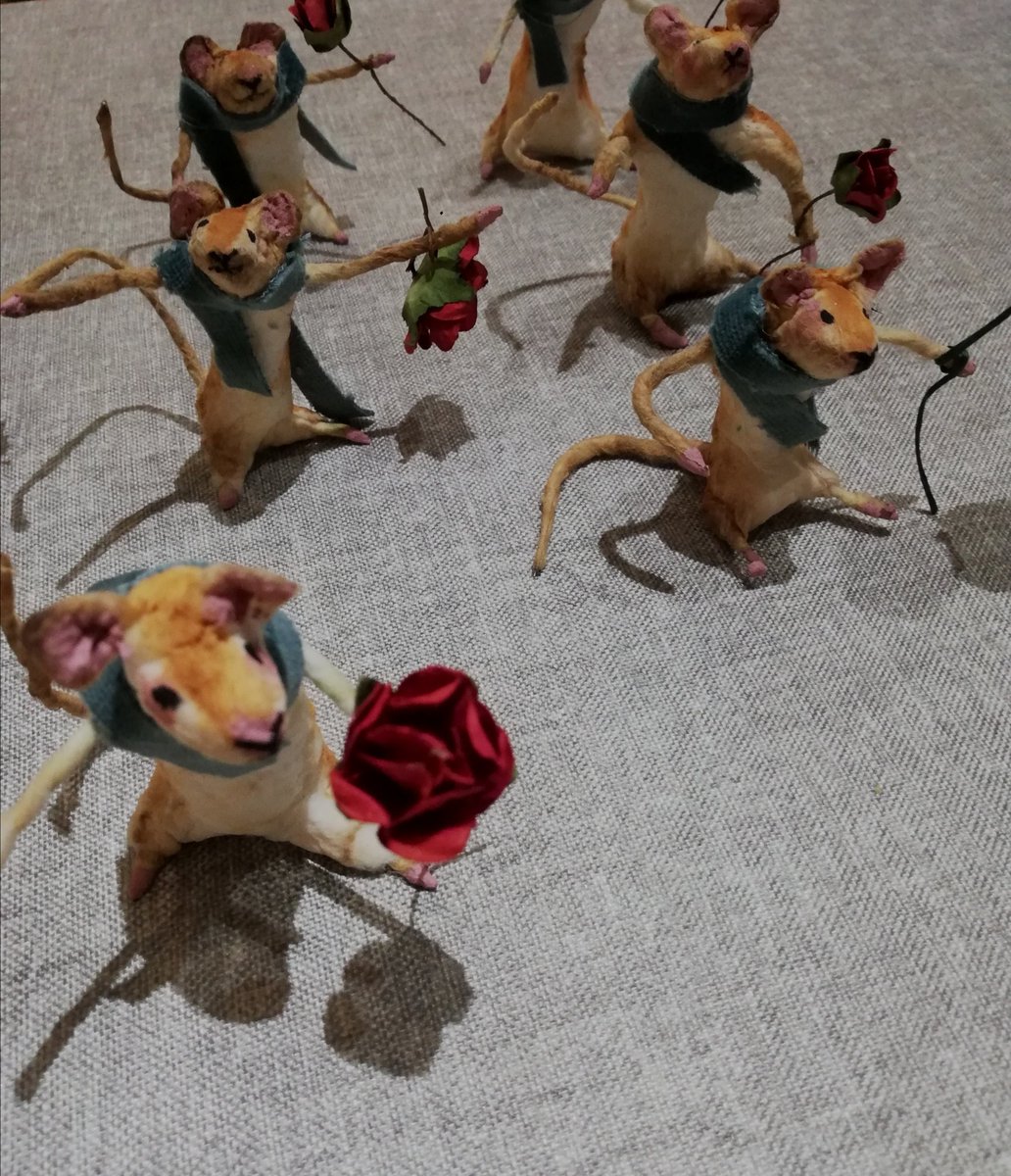 AllertonStudio's tweet photo. Painting, gluing, calculating, tidying... and so the day begins🐭🐭🐭🐭
#allertonhousestudios #craftinglife #mycreativebiz #waketomake #womaninbiz https://t.co/glde00D8pi