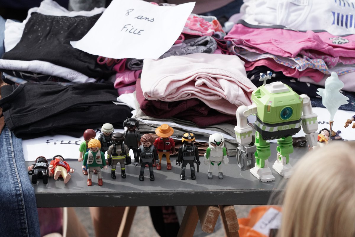 VilleDeClamart's tweet photo. La saison des bonnes affaires est de retour dimanche 5 mai à #Clamart avec les #MiniPuces du #PetitClamart 😉!
Jouets 🧸, livres 📚, vêtements 👚, bibelots 🎎... Revendez-les ! Plus de 100 emplacements sont ouverts à la résa à partir du 18 mars sur https://t.co/CtJKwU7cNj ⏰. https://t.co/zFYEIpyGhC